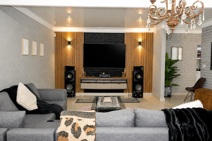 5 Bedroom Property for Sale in Wilkoppies North West